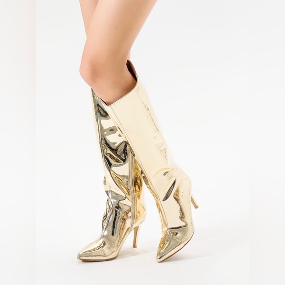 NWT ShoeN’ Tale Metallic Gold Heeled Pointed Toe Boots - Picture 4 of 6